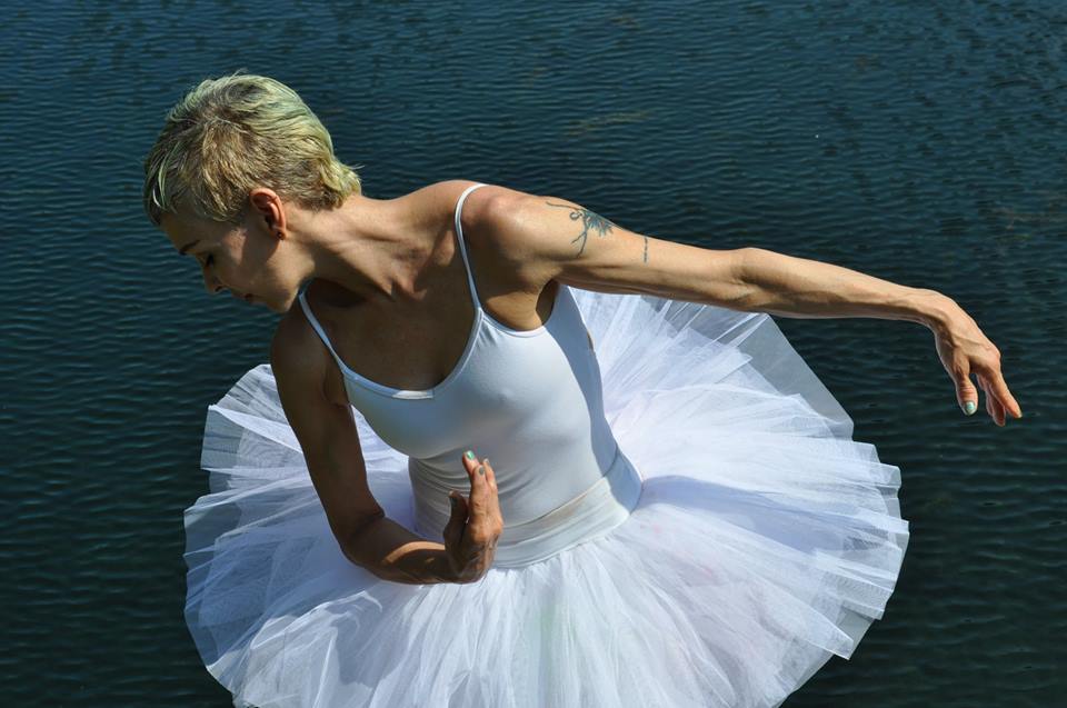Danielle Hubbard Ballet pose Photo by Patrick McDonnell 2